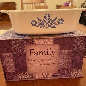 Corning ware vintage Blue Cornflower 1 Qt
EUC - No cracks or chips.